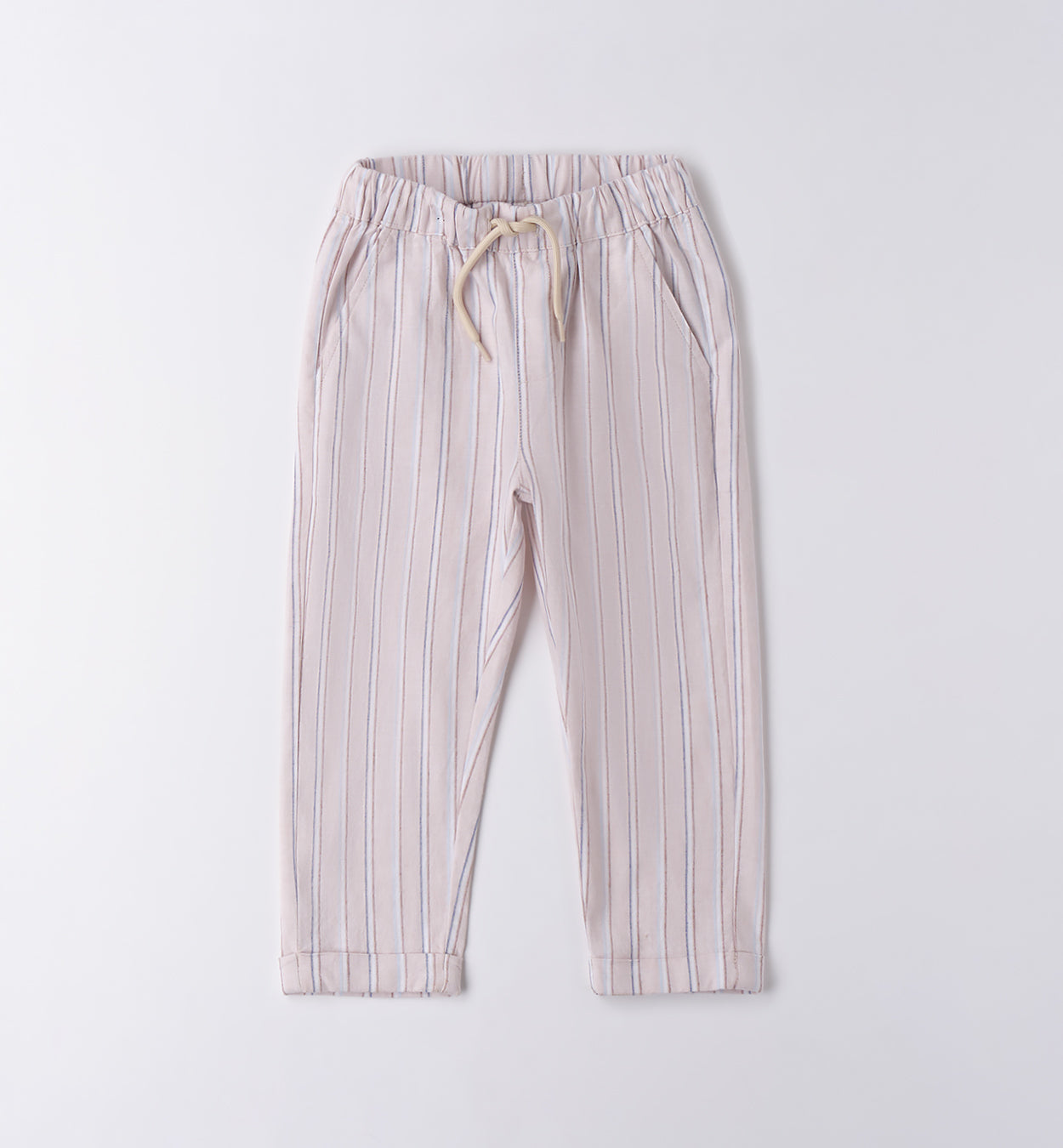 Dettaglio papillon e righe su completo bambino estivo

