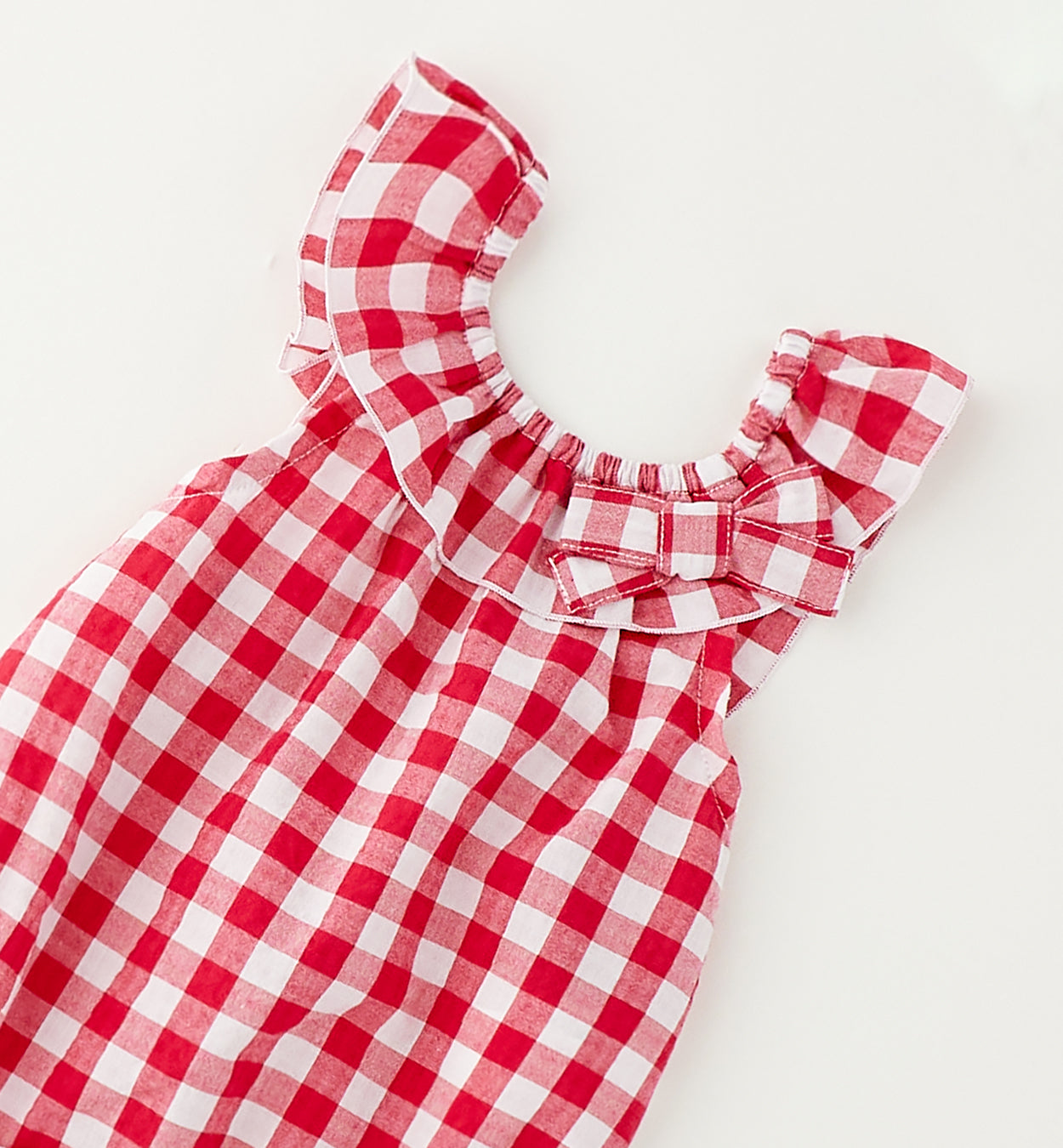 Dettaglio pagliaccetto bimba fantasia vichy con fiocco