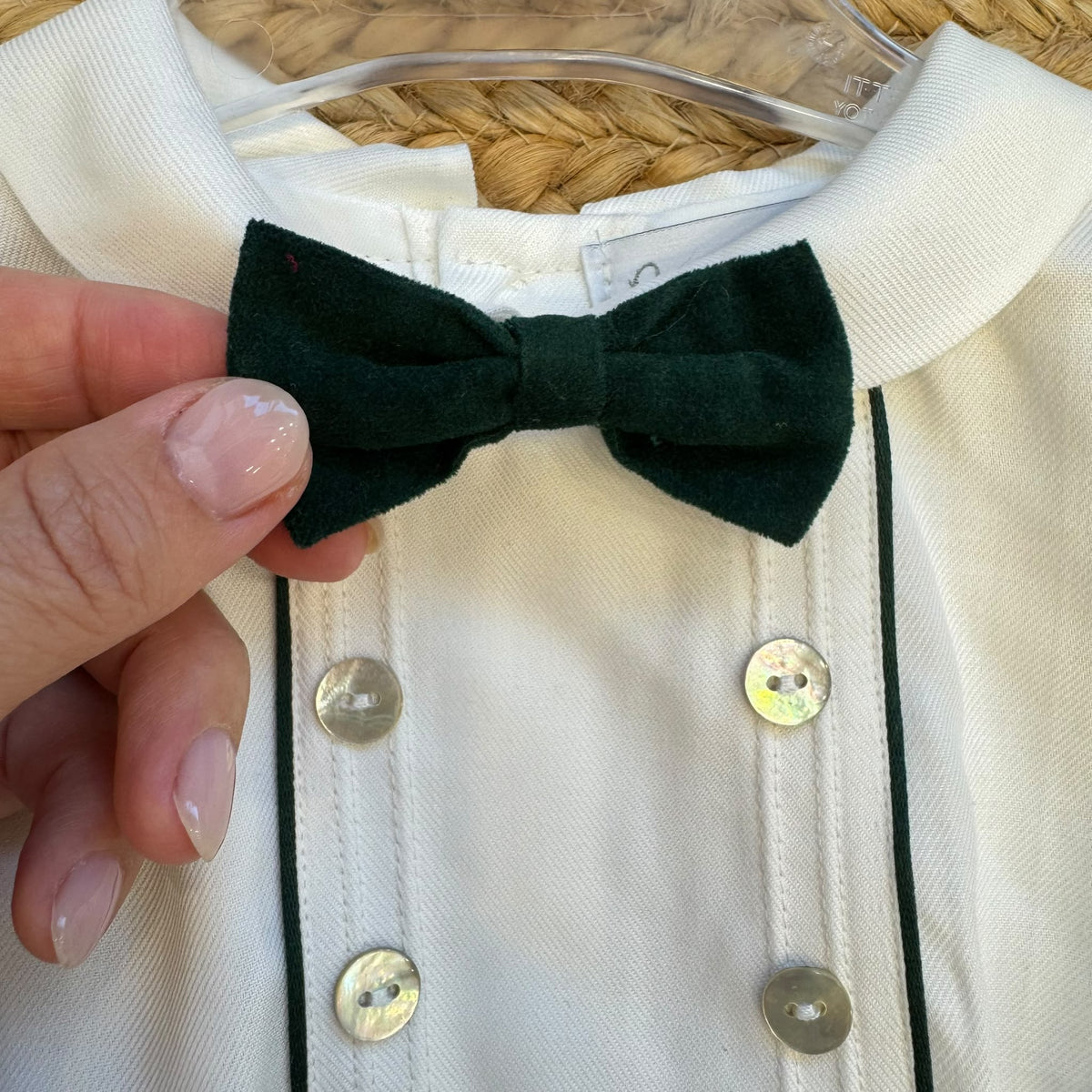 Completo battesimo bimbo verde e bianco con papillon e pantalone elegante