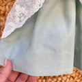 Abito battesimo bimba verde salvia con pizzo ricamato