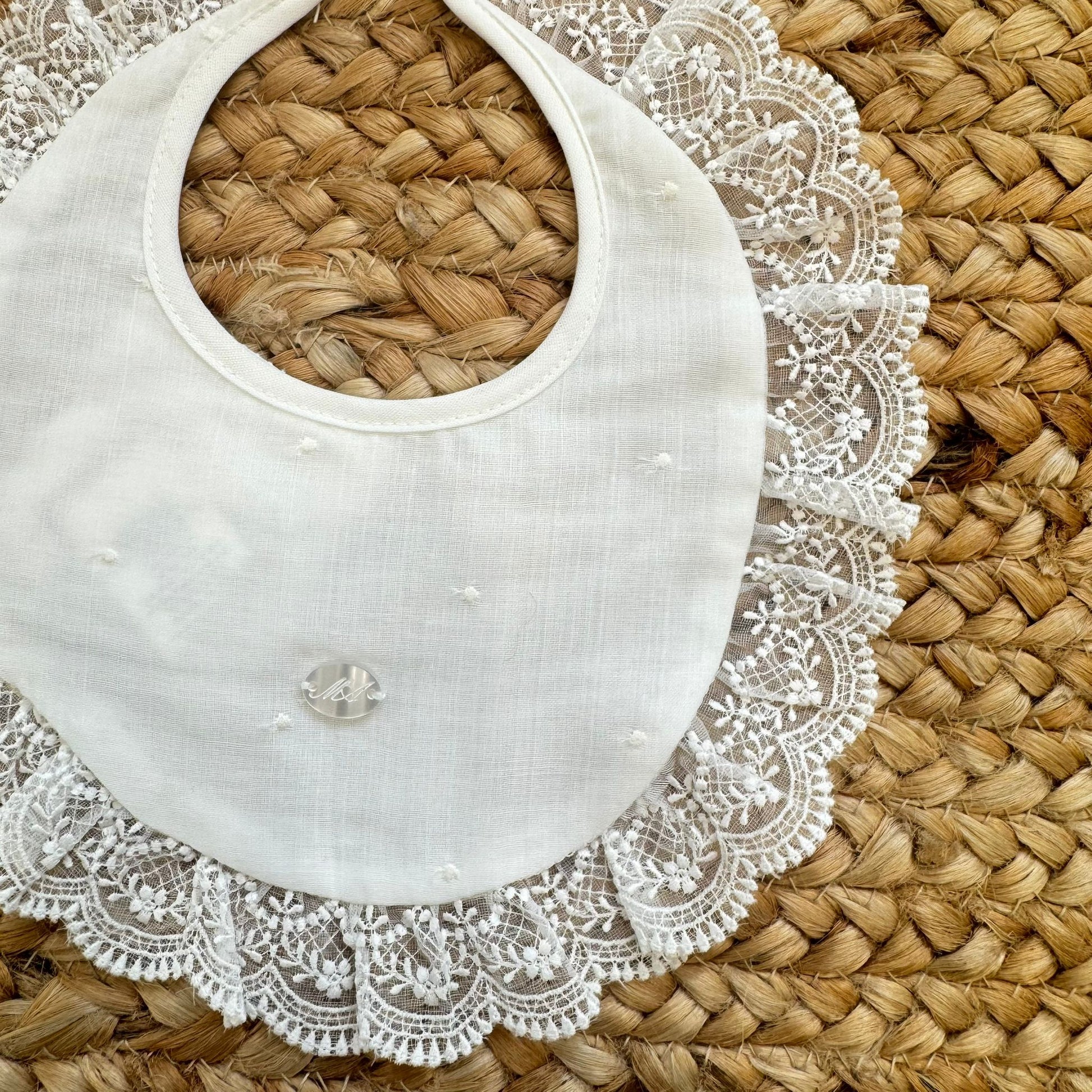 dettaglio pizzo bavaglino battesimale