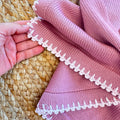 Set uscita clinica neonata rosa marsala in Lana Tollegno Merino Extrafine con copertina ricamata a mano.