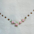 Copertina neonata in ciniglia color latte con cuore e rose rosa ricamate per corredino nascita