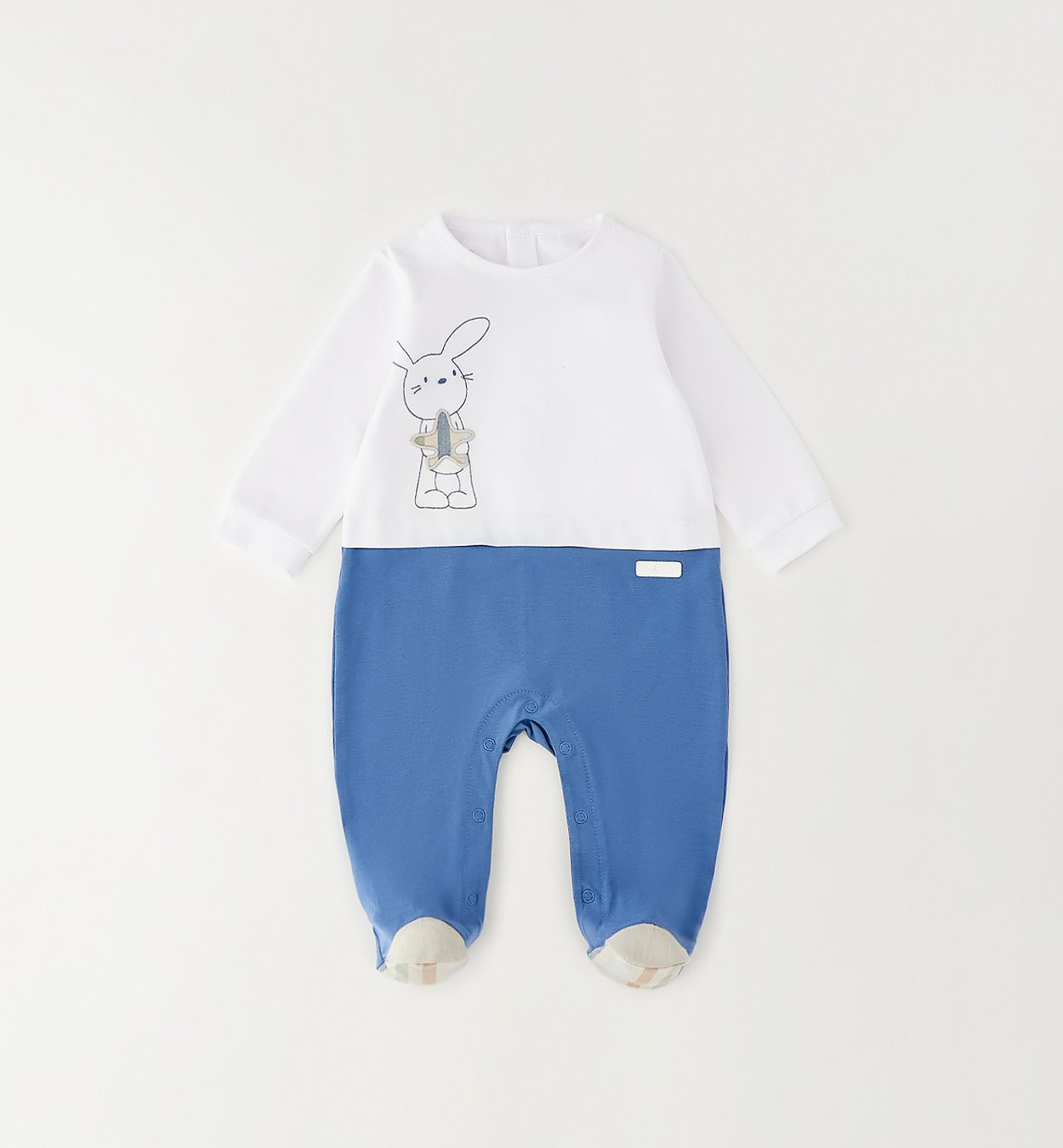Tutina neonato 100% cotone bianca e azzurra con ricamo coniglietto – vista frontale