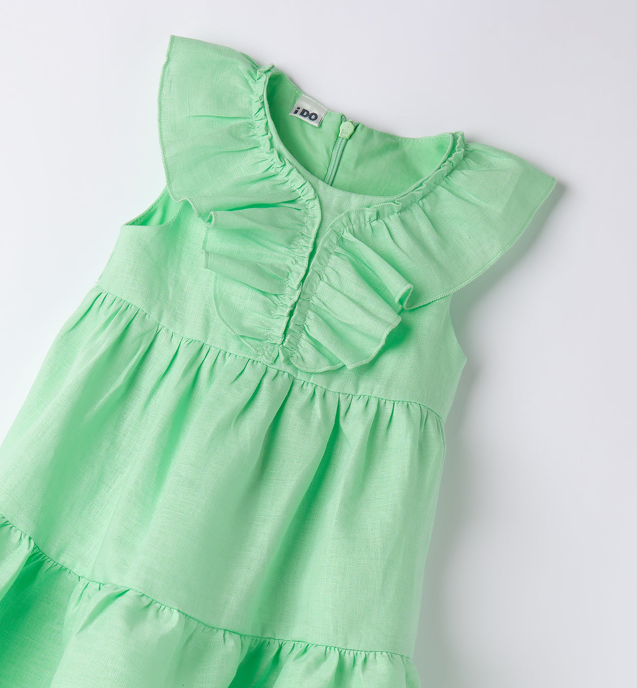 Dettaglio rouches su vestito verde bambina