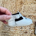 dettaglio scarpe cerimonia bimbo con cinturino
