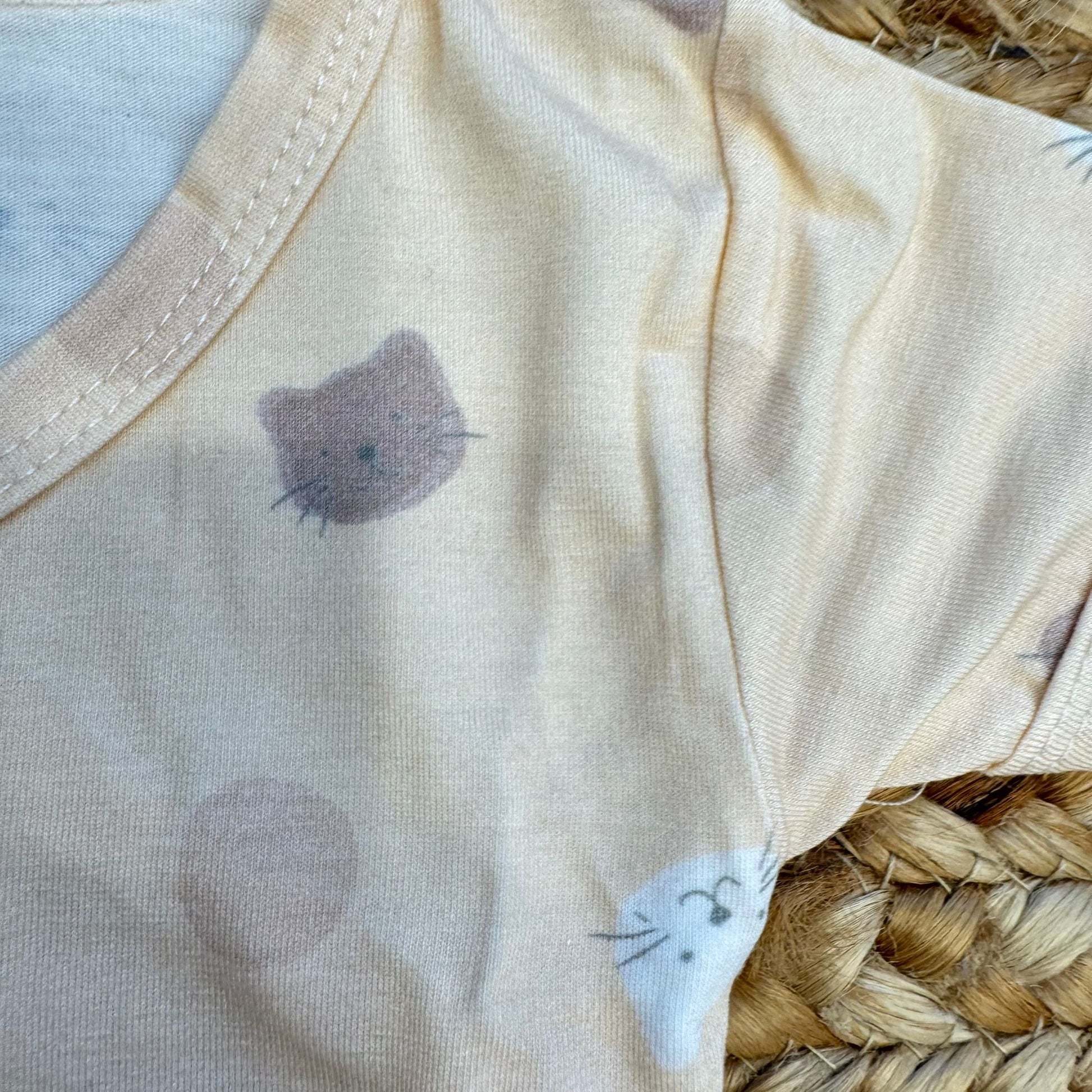 Dettaglio stampa gattini body prima nascita