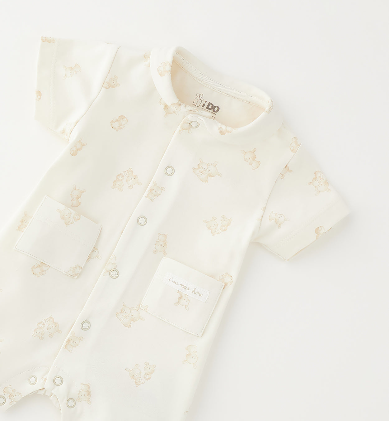 Dettaglio taschine pagliaccetto neonato