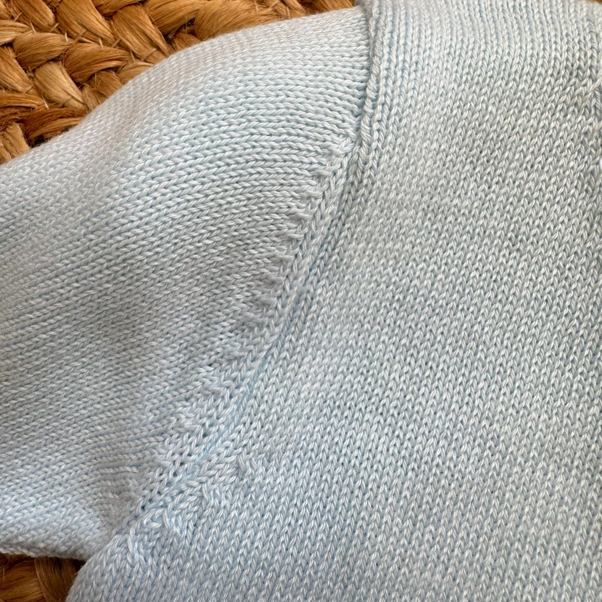 dettaglio tessuto cardigan bimbo celeste