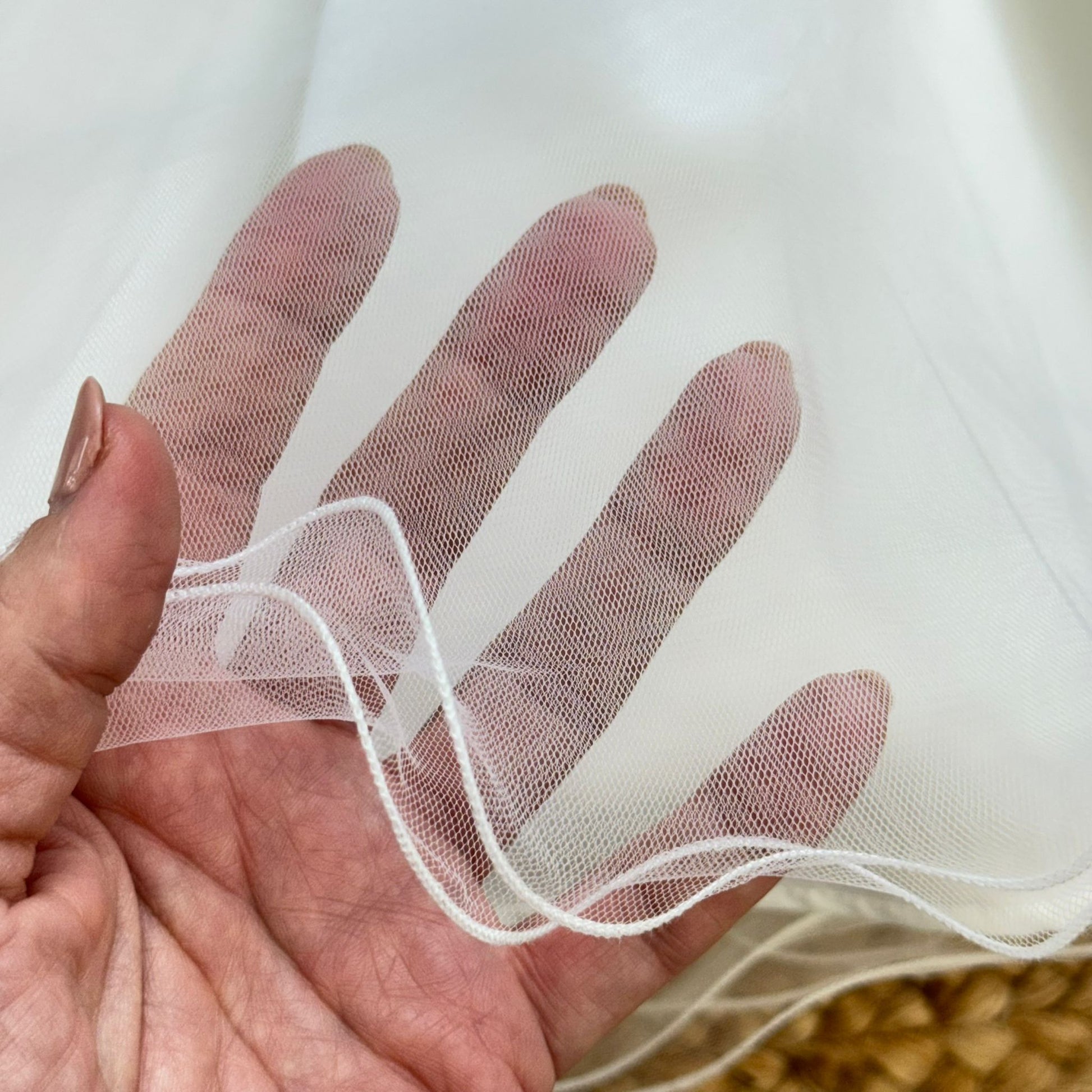 dettaglio tulle abito cerimonia bambina leggero e raffinato
