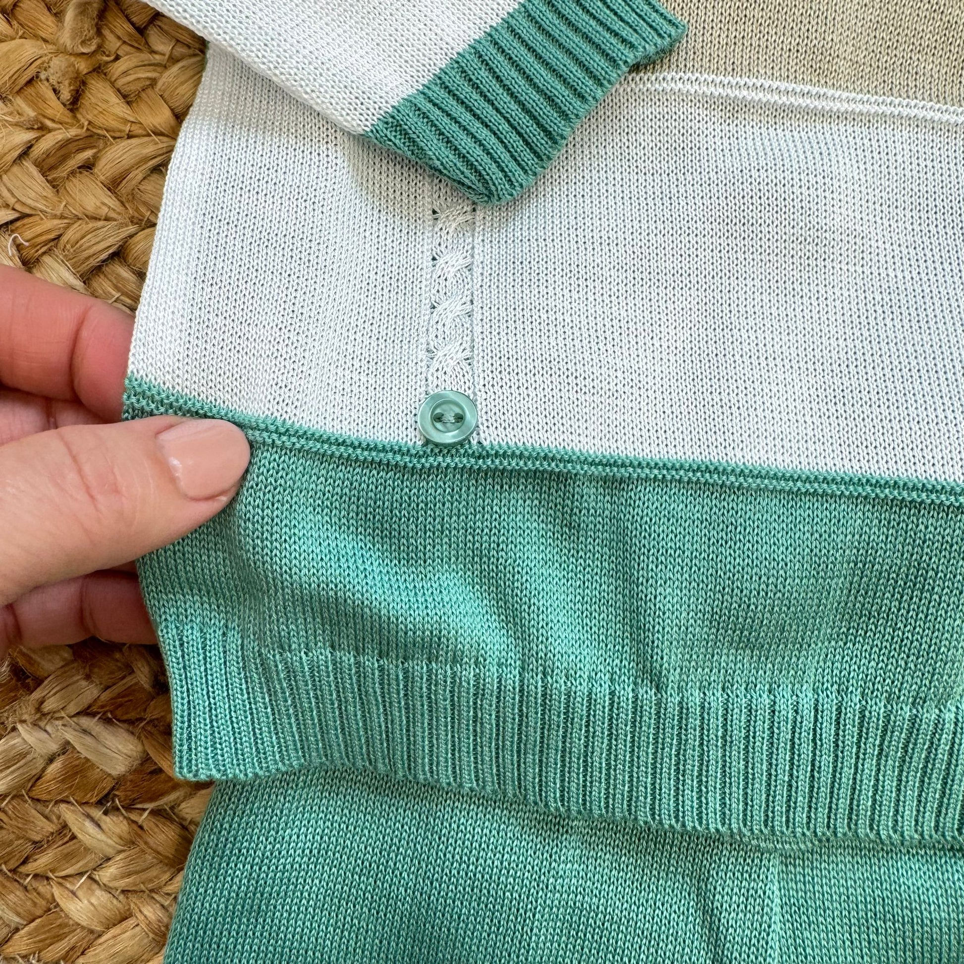 dettaglio lavorazione maglia tutina neonato cotone