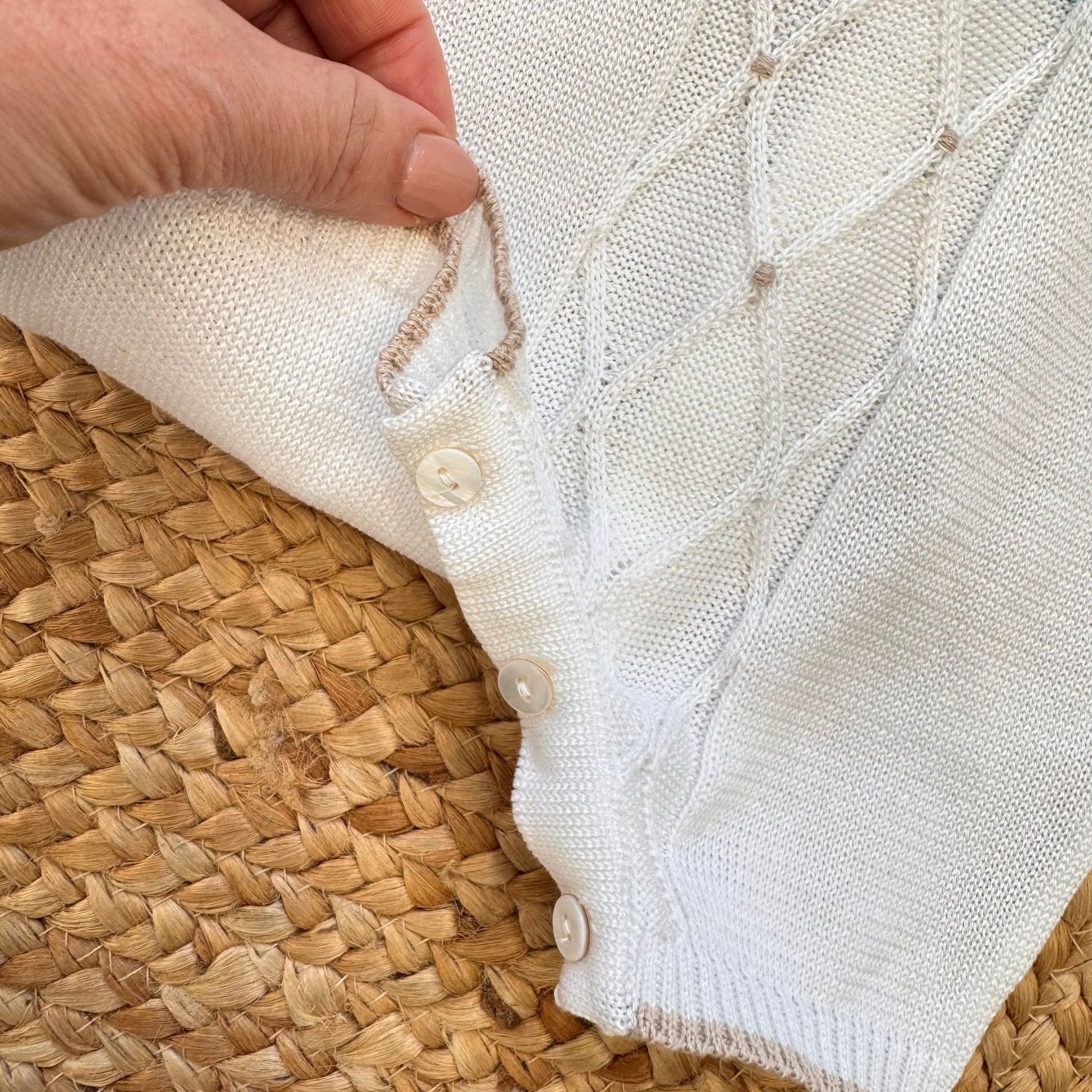 dettaglio uscita clinica neonato con colletto e ricamo orsetto