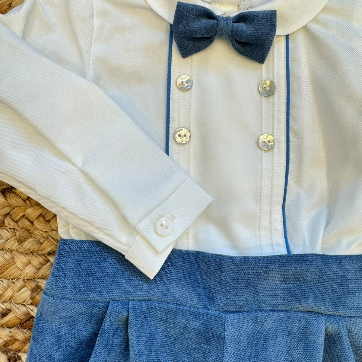 Pantalone azzurro polvere con pieghe completo battesimo bimbo