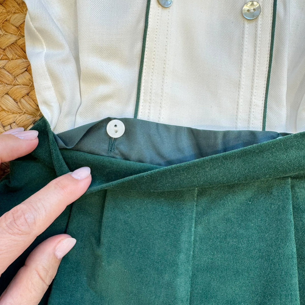 Completo battesimo bimbo verde e bianco con papillon e pantalone elegante