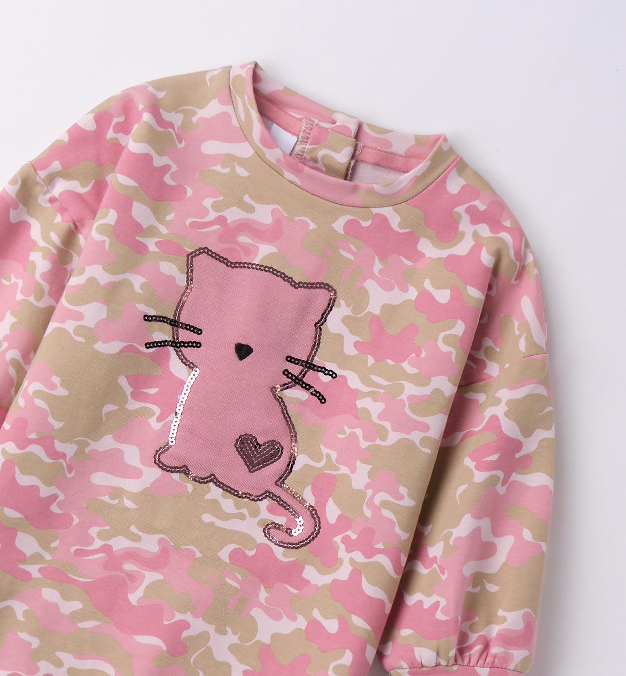 dettaglio abito bambina gattino ricamato rosa