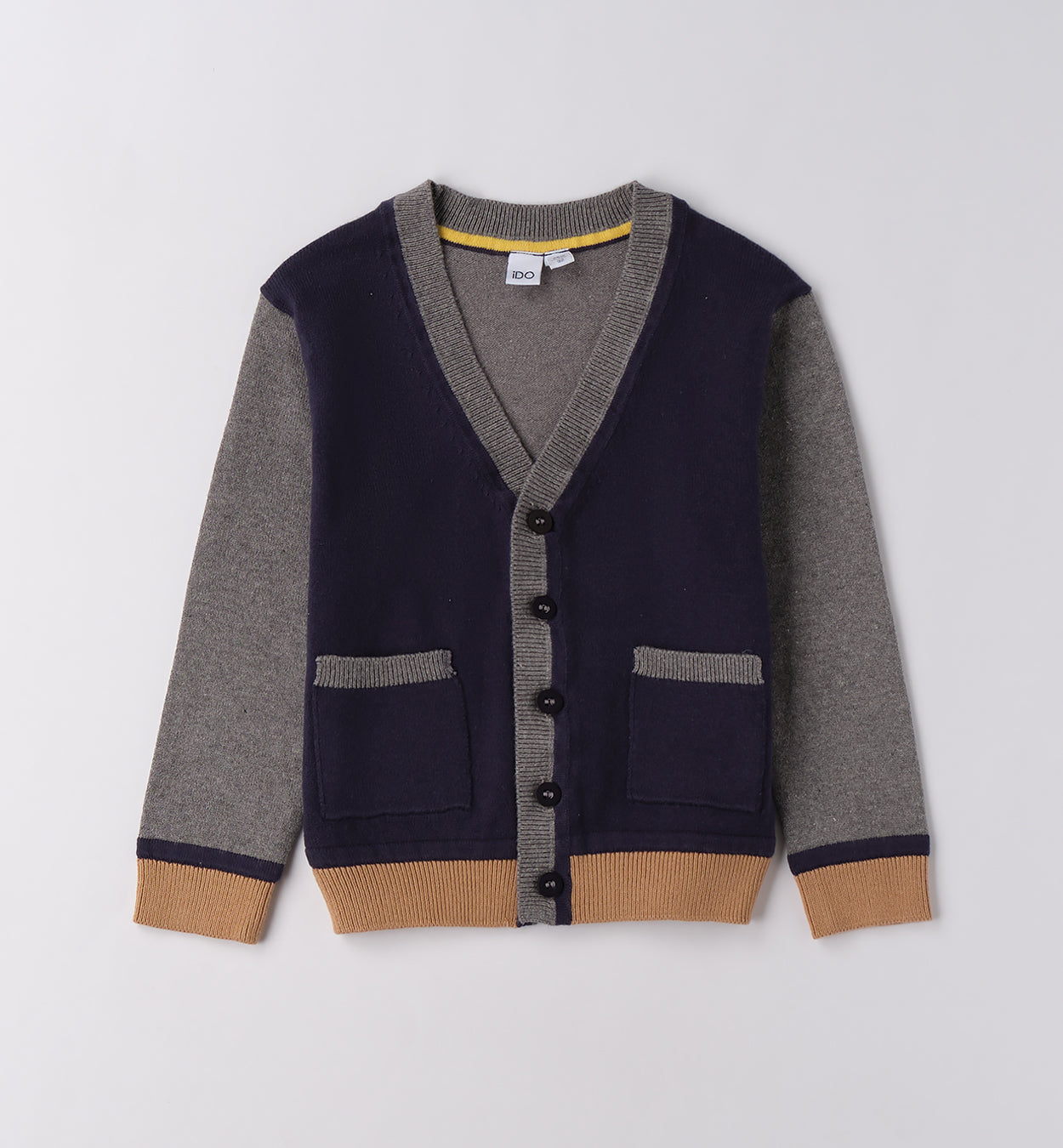 dettaglio cardigan bimbo blu con maniche grigie