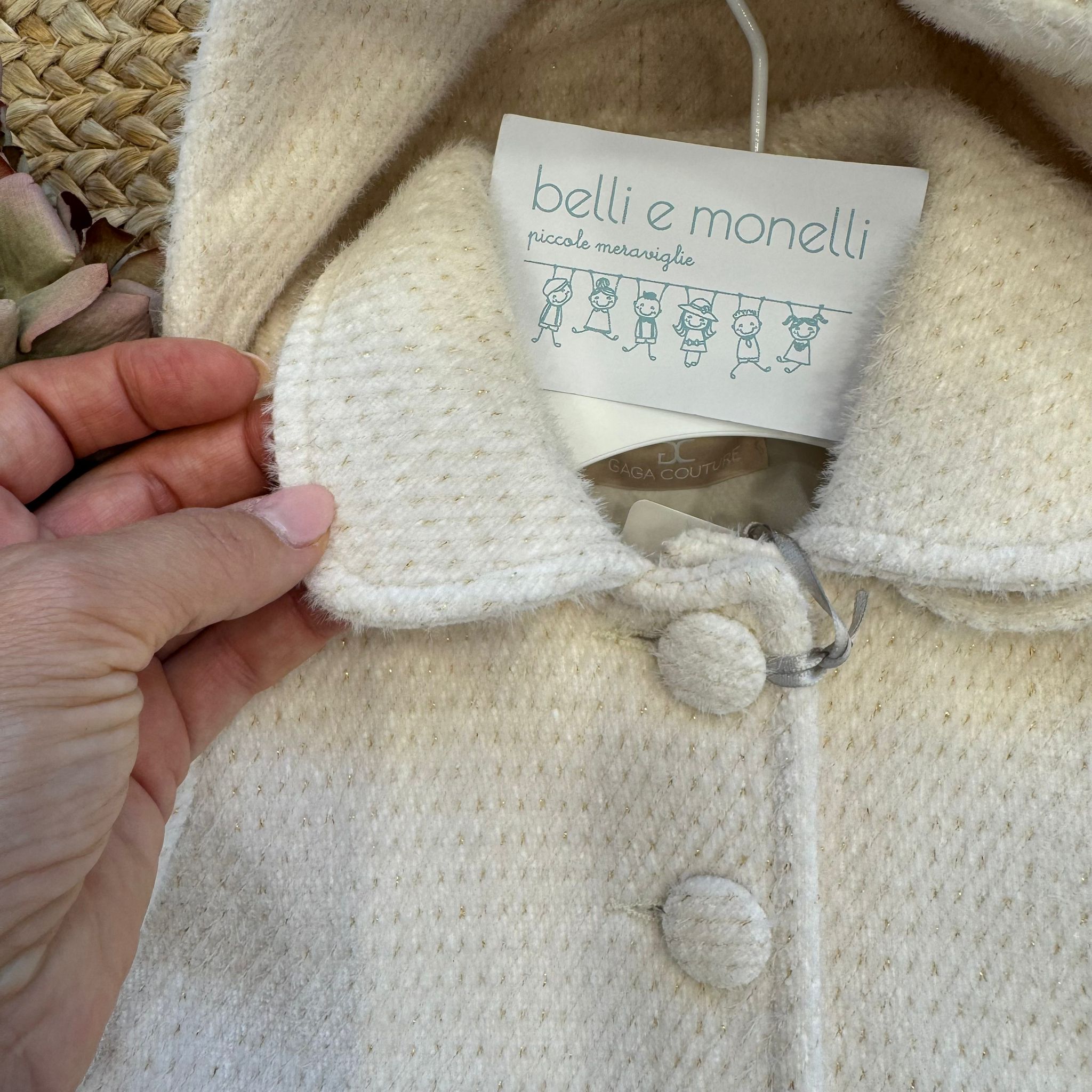 dettaglio colletto cappottino elegante bambina