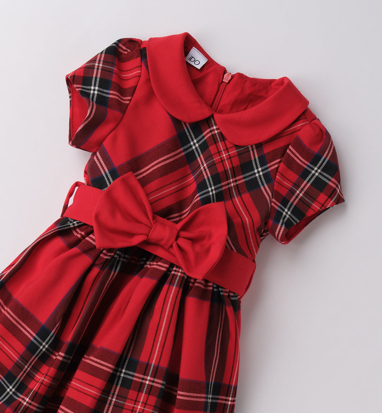 dettaglio colletto e fiocco abito natalizio bambina