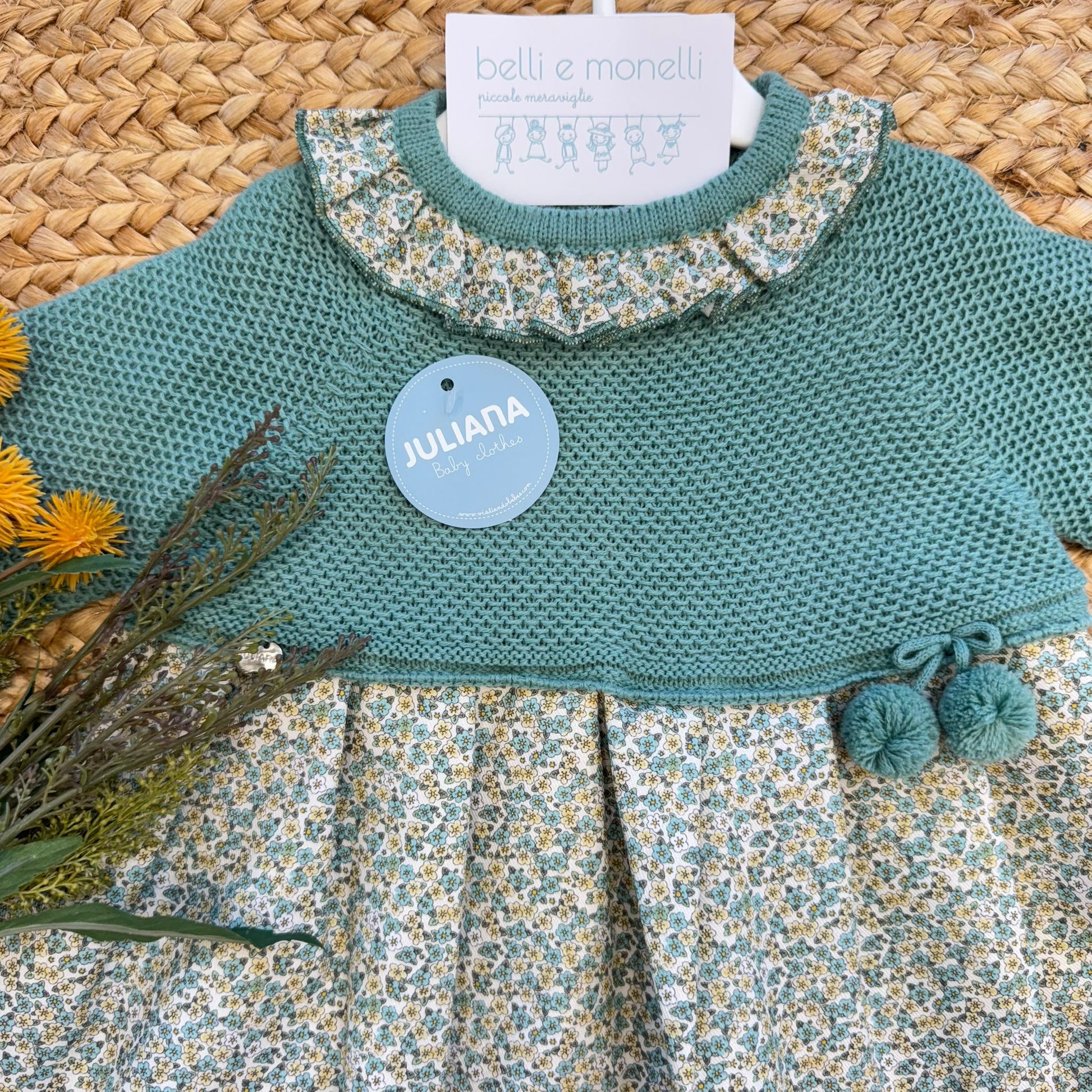 dettaglio colletto floreale abito elegante bambina