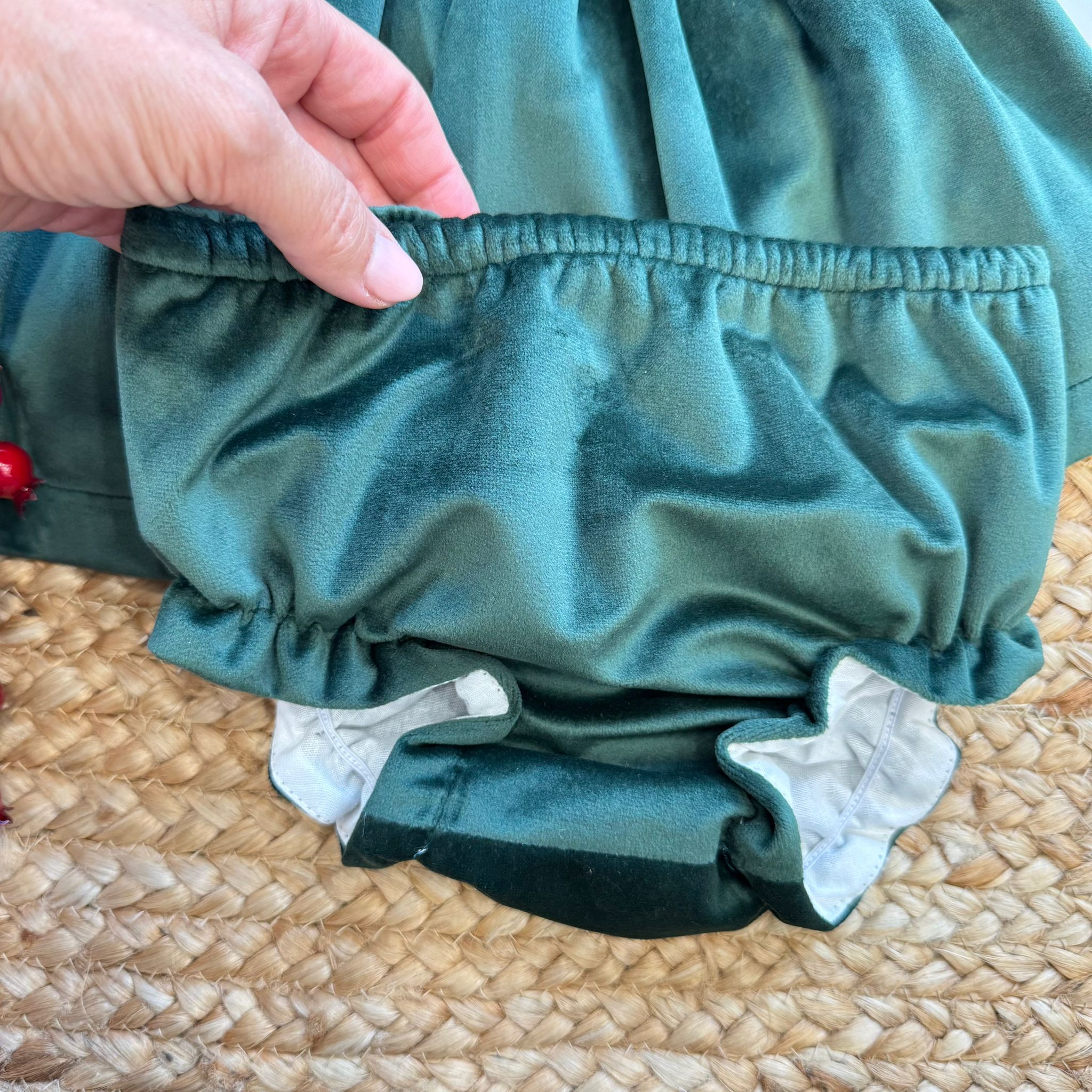dettaglio culotte velluto verde bosco neonata