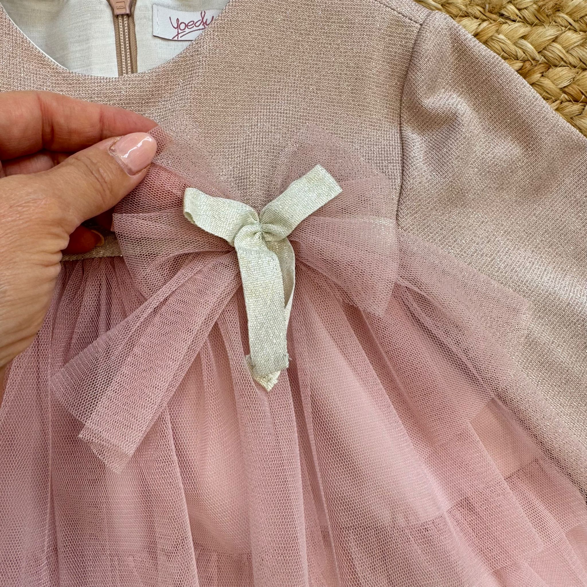 dettaglio fiocco abito bambina rosa
