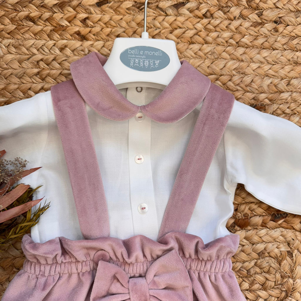 dettaglio fiocco velluto rosa con ricami floreali