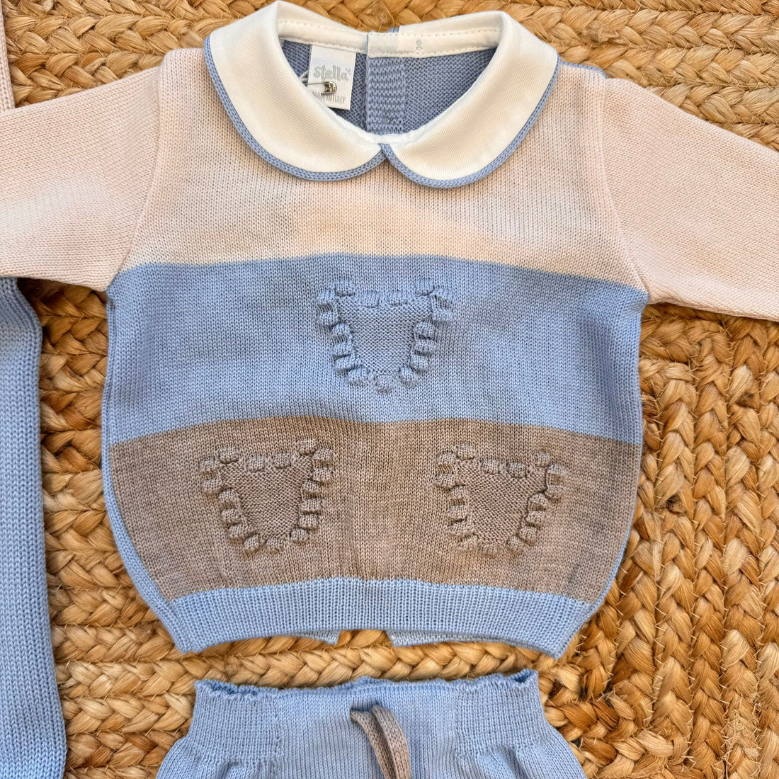 corredino neonato in pura lana azzurro e beige con copertina e accessori