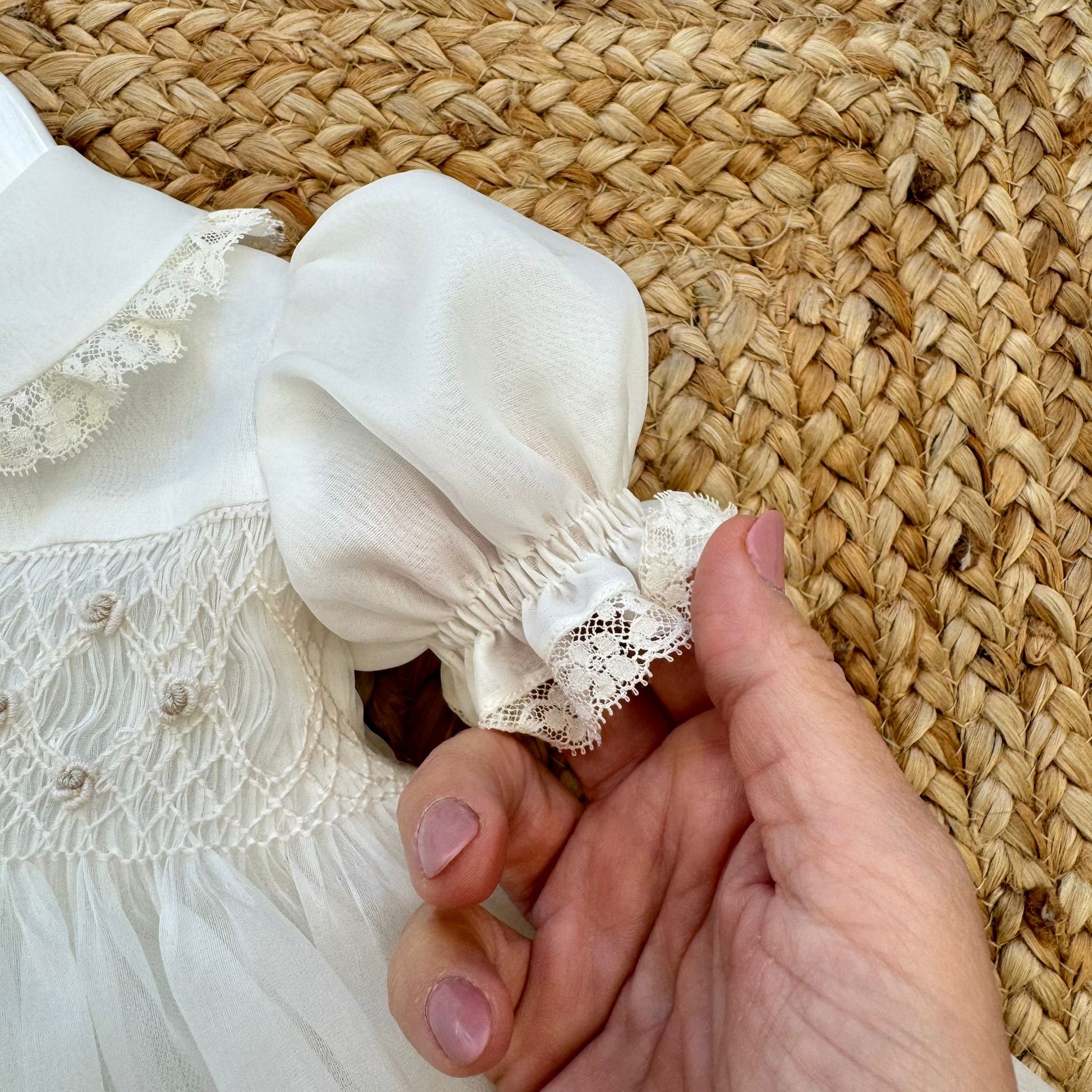 dettaglio orlo in voile di seta