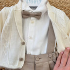 dettaglio papillon tortora e camicia bianca bimbo