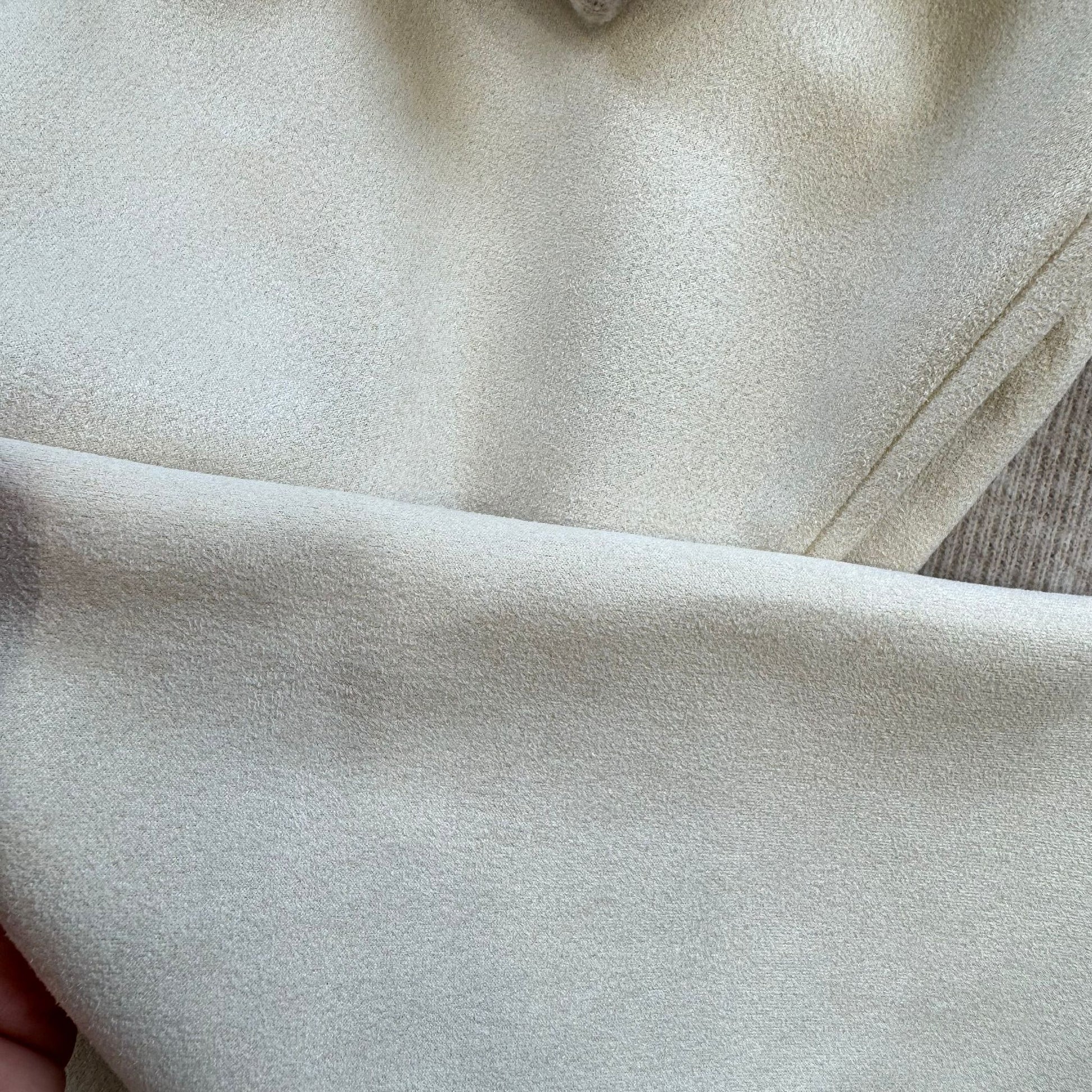 dettaglio tessuto pantalone panna bambina