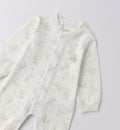 dettaglio tutina neonato panna baby shower