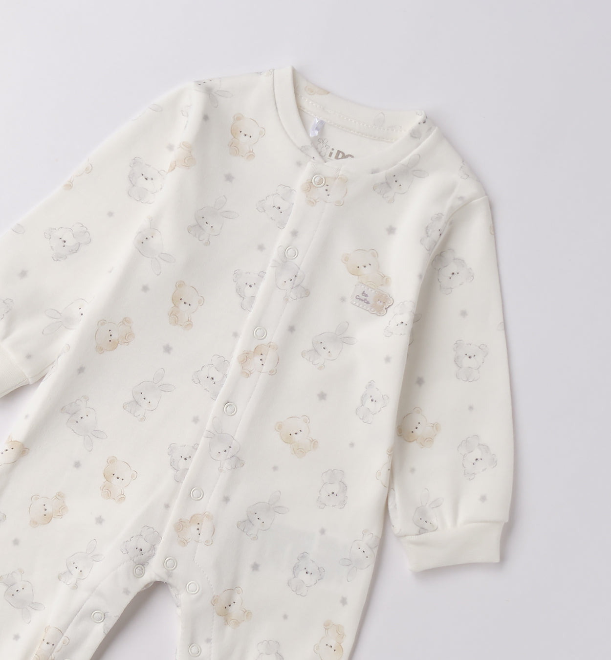dettaglio tutina neonato panna baby shower