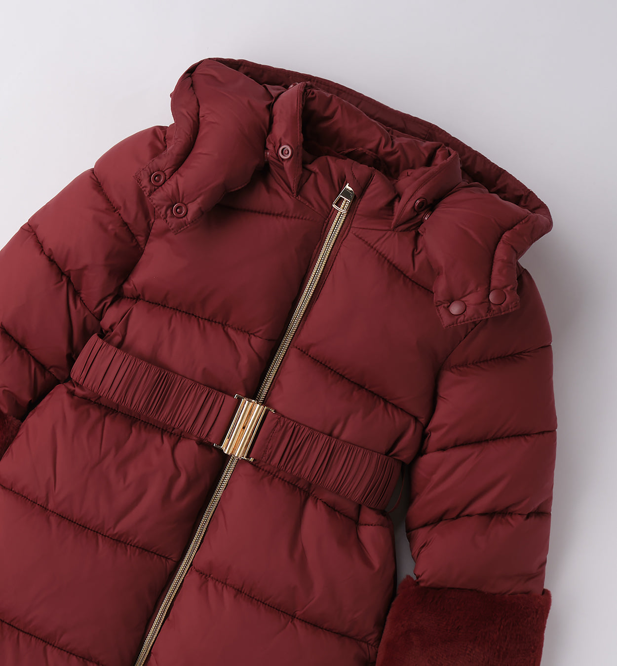 dettaglio zip dorata e cintura giubbotto bambina bordeaux