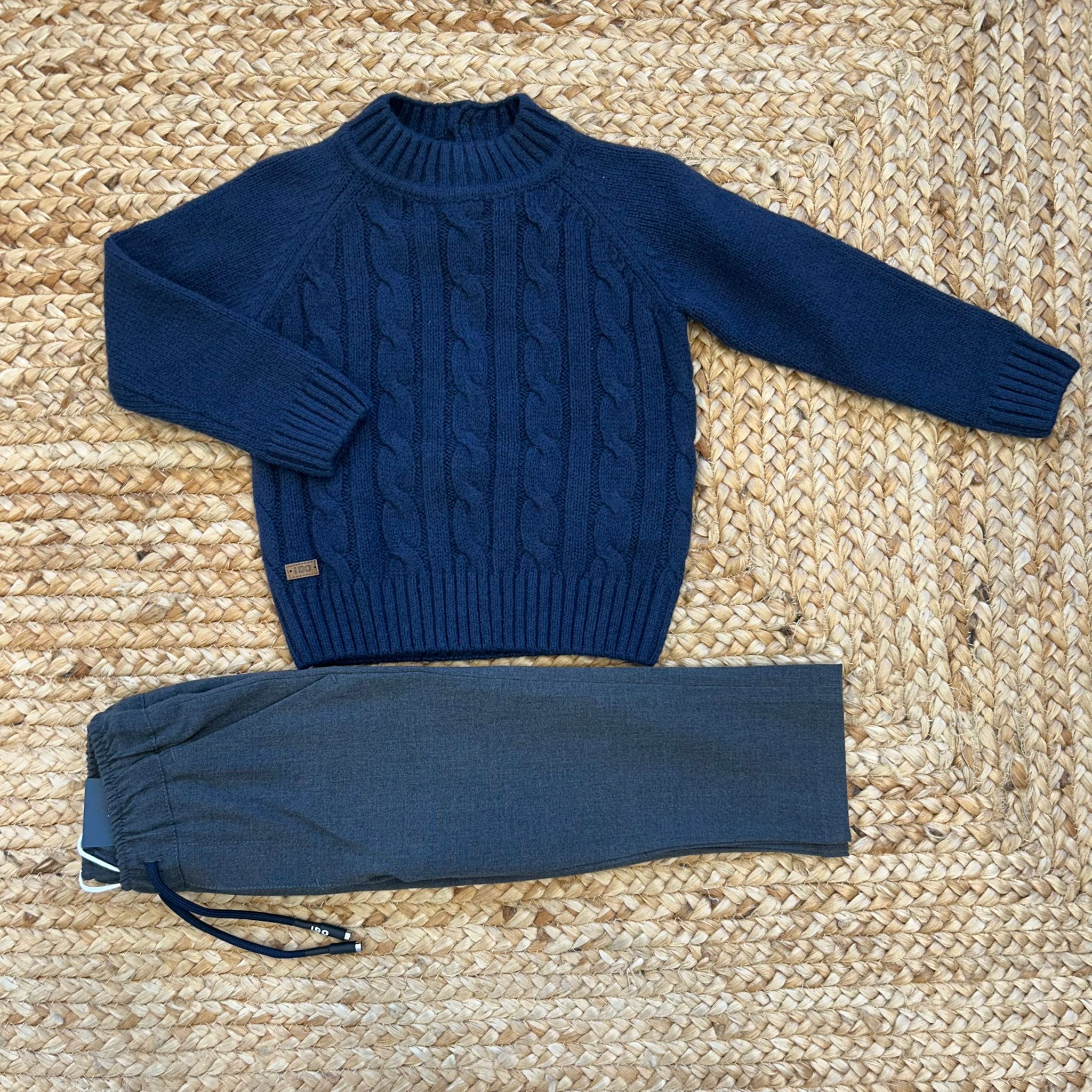 Completo bimbo blu navy con pantalone grigio