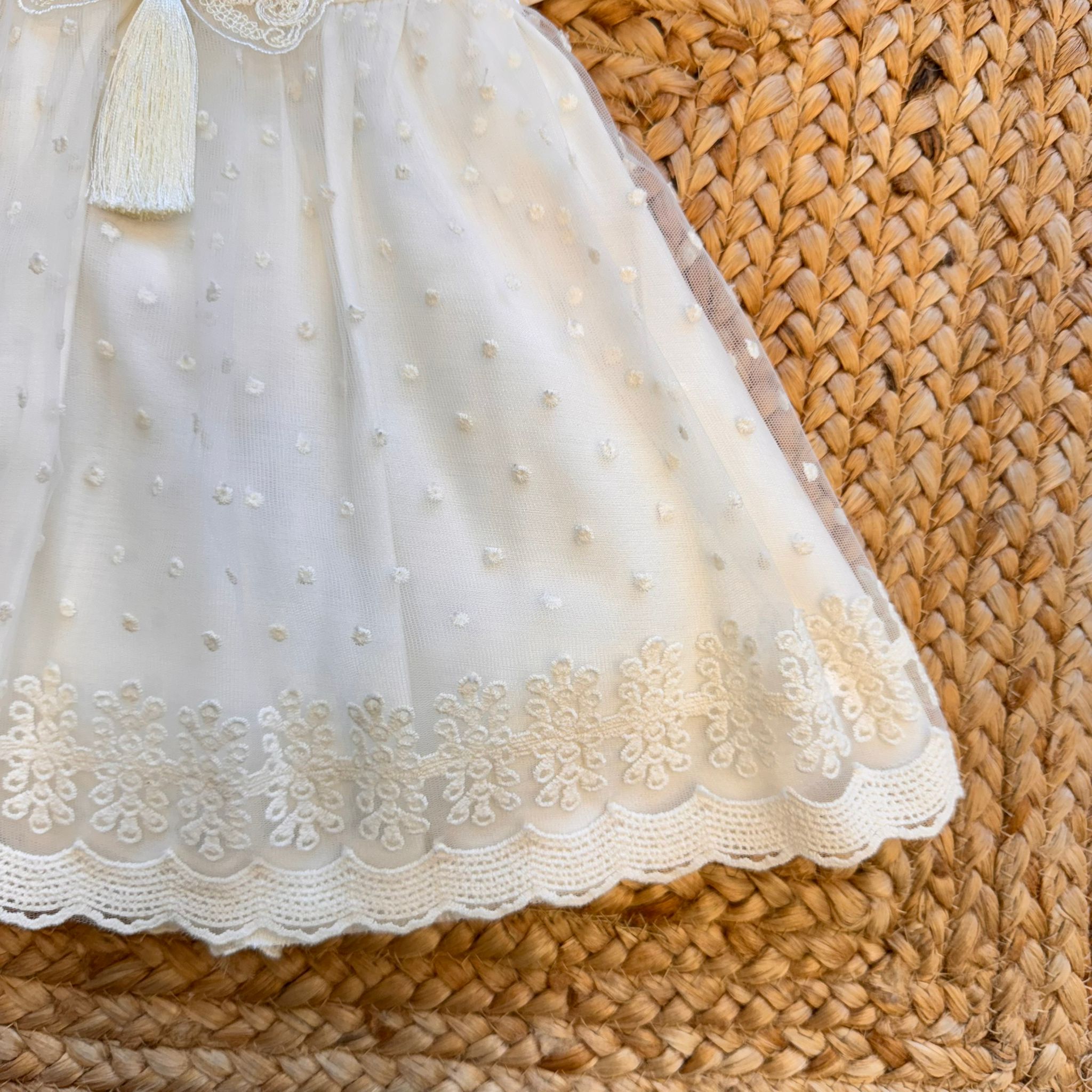 ABITO BIANCO BAMBINA CON RICAMI E FIOCCO RAFFINATO
