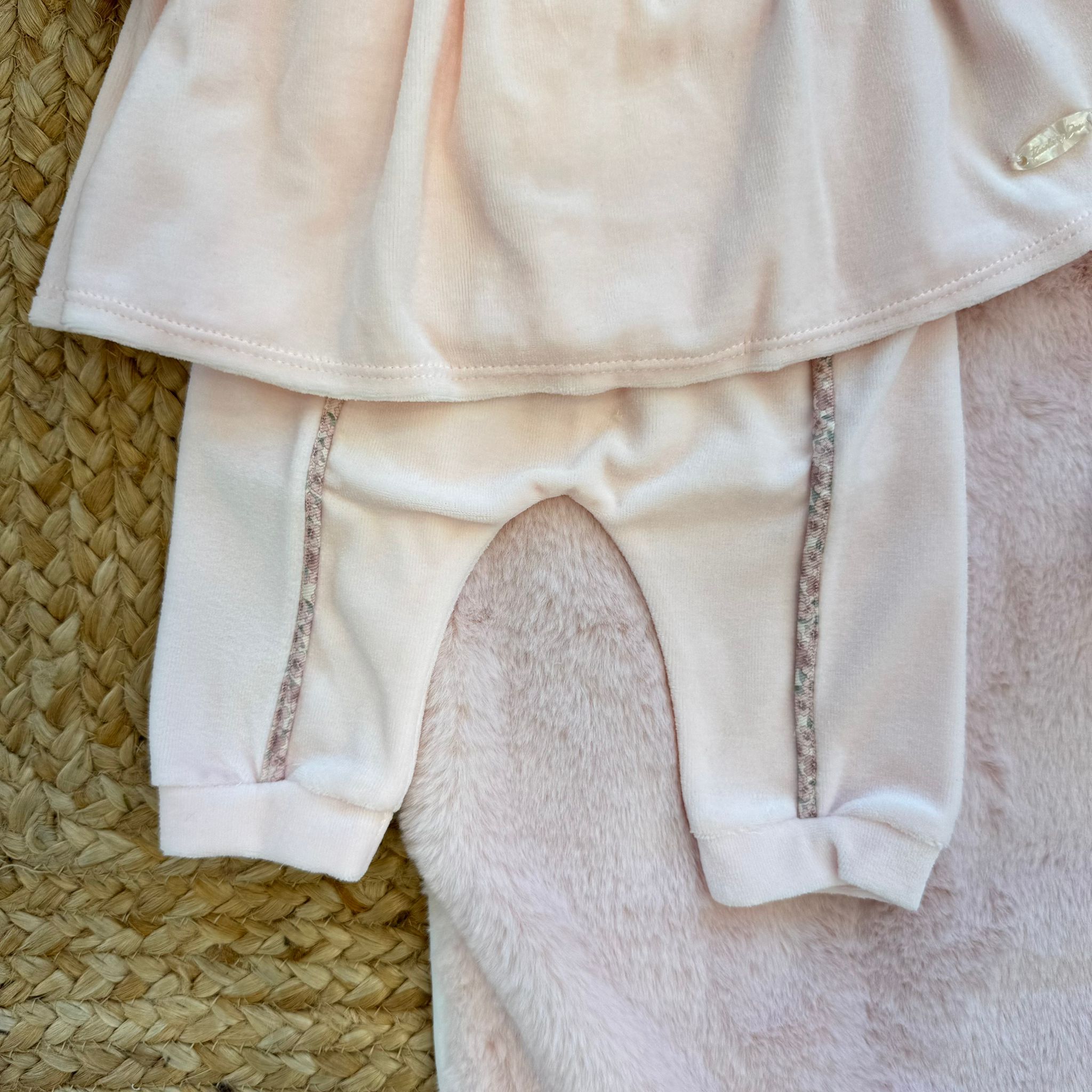 Uscita clinica neonata rosa in ciniglia e pelliccia con dettagli floreali/NUOVA COLLEZIONE