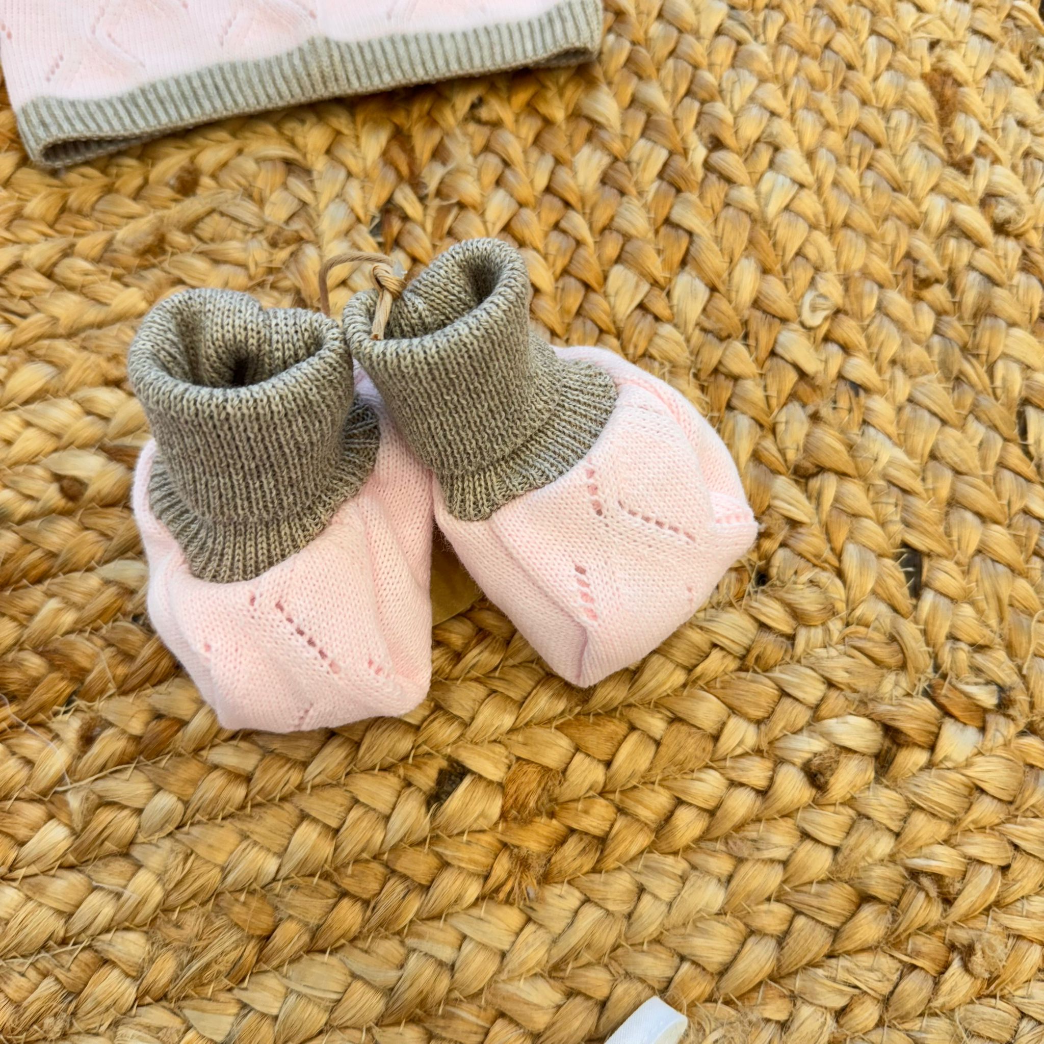 Uscita clinica neonata misto lana rosa con fiocco tortora