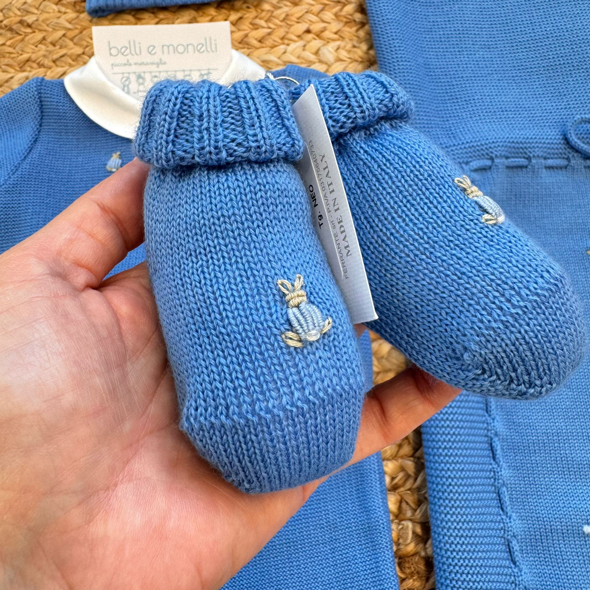 Uscita clinica neonato in pura lana blu royal con coniglietti ricamati a mano