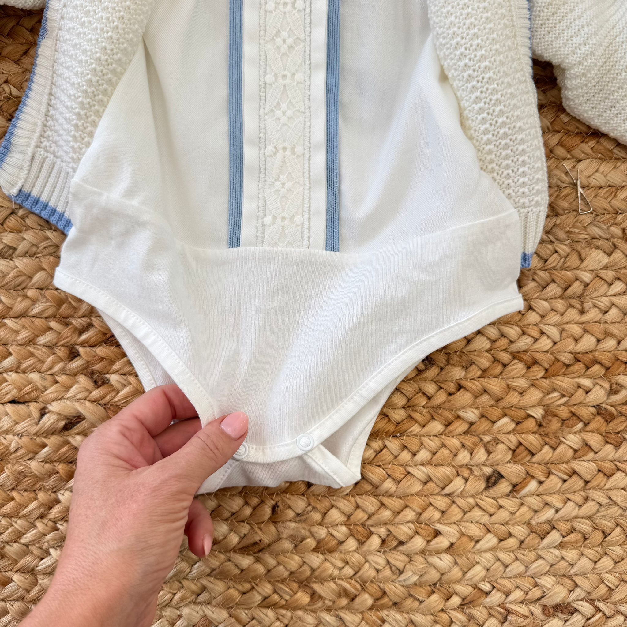 Abito battesimo bimbo azzurro e panna con pantaloni in velluto