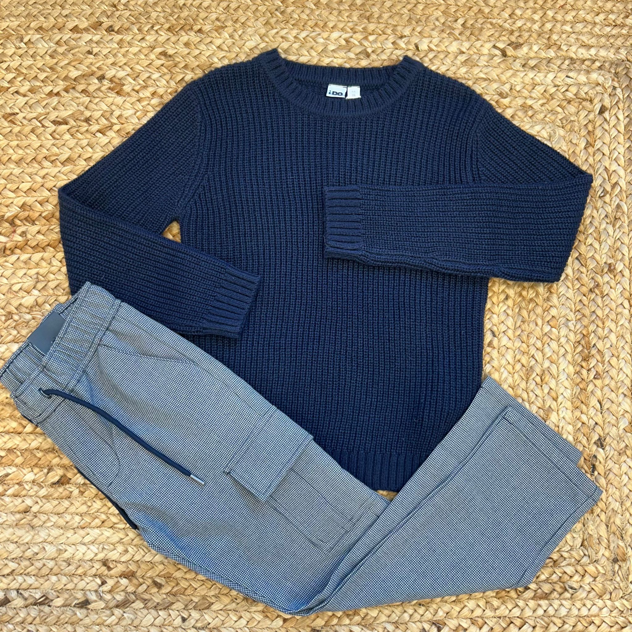 Maglione bimbo blu con pantalone cargo