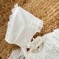Abito battesimo bimba lungo bianco con punto smock, pizzo floreale e cuffietta coordinata