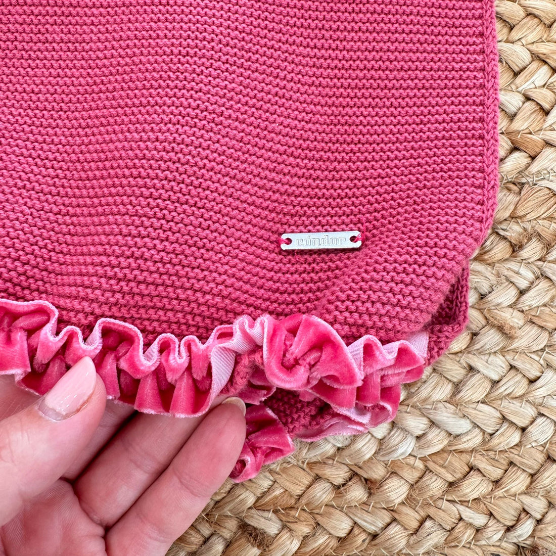 Copertina neonata rosa fragola con bordo in ciniglia per corredino nascita invernale
