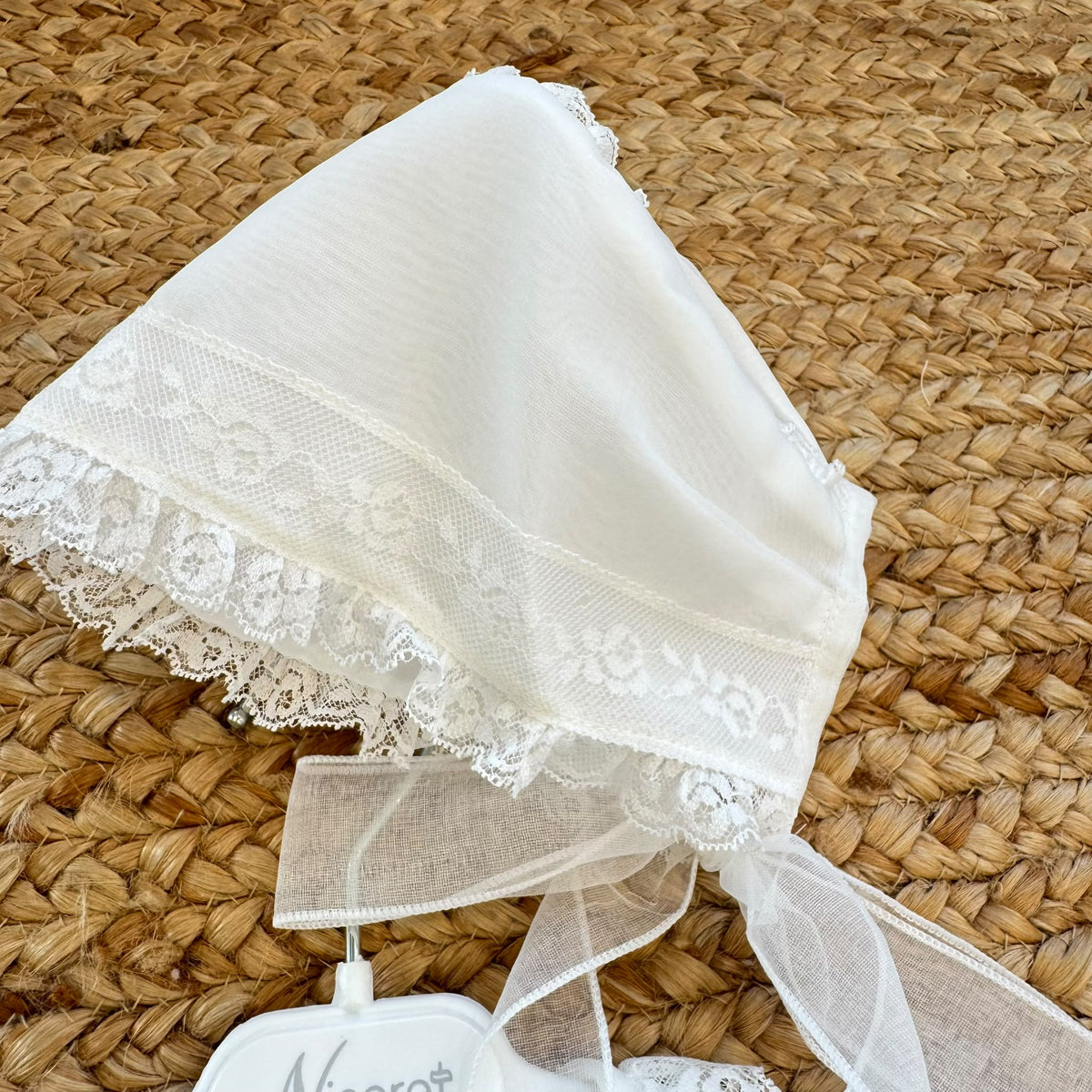 Abito battesimo bimba bianco avorio con smock, pizzo e cuffietta