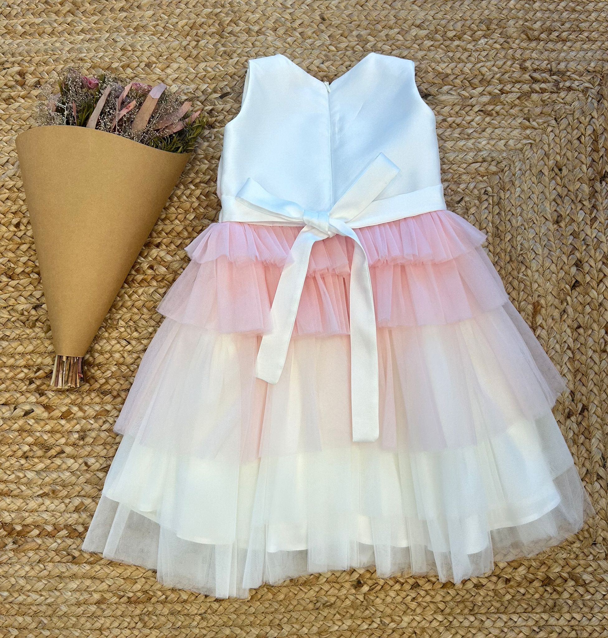 ABITO SFUMATO ROSA E BIANCO CON BALZE IN TULLE