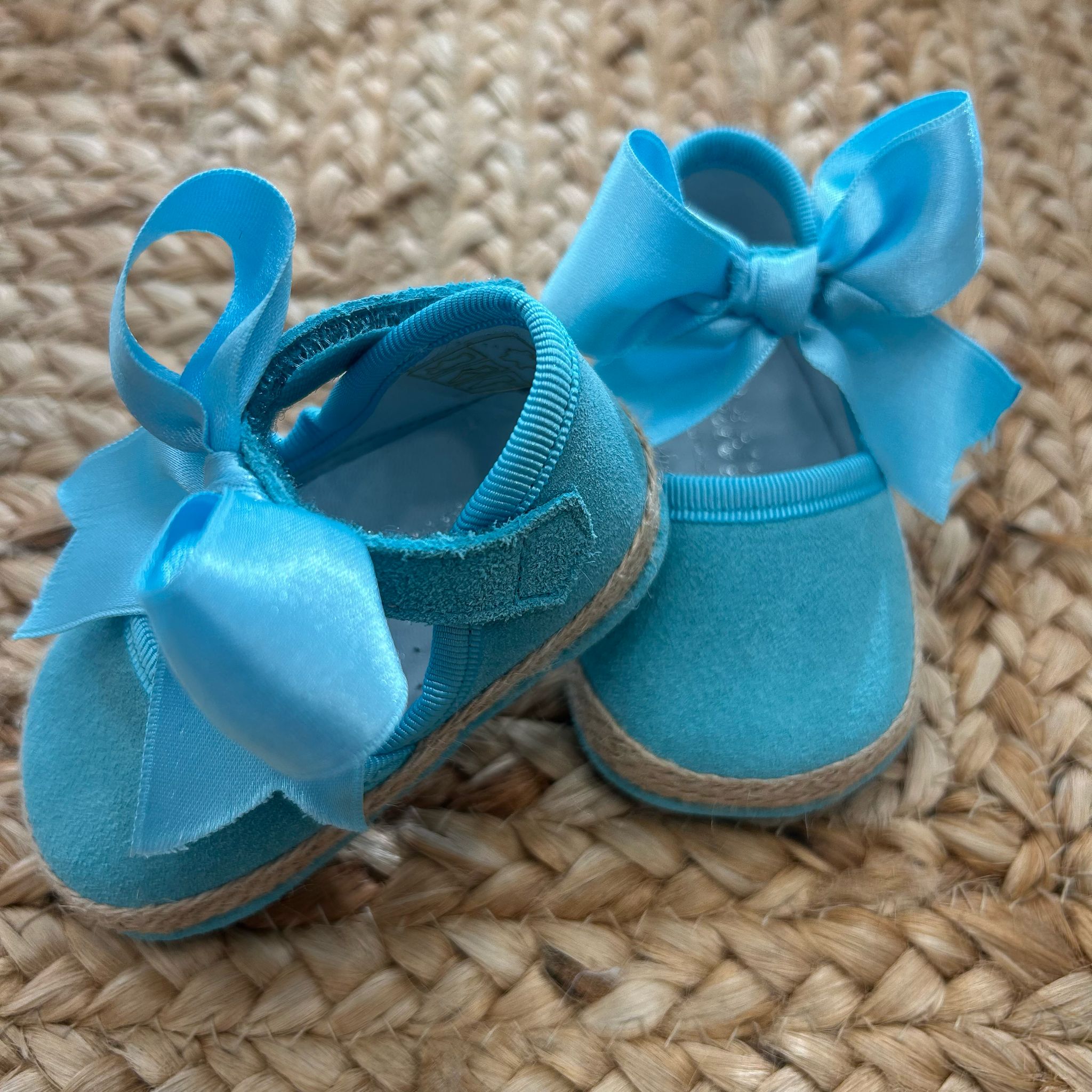 Espadrillas neonata azzurre con chiusura in velcro