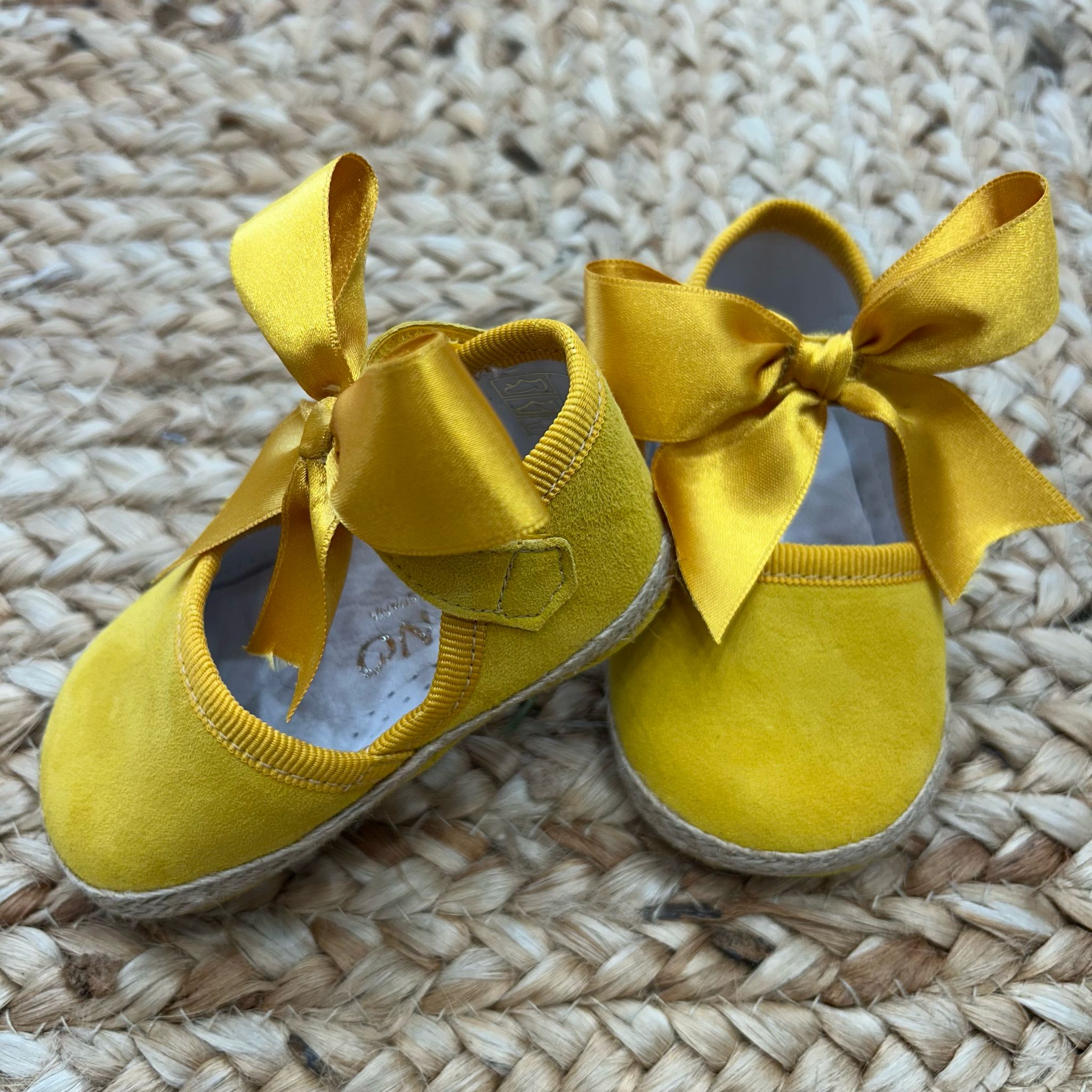 Espadrillas neonata con fiocco laterale giallo