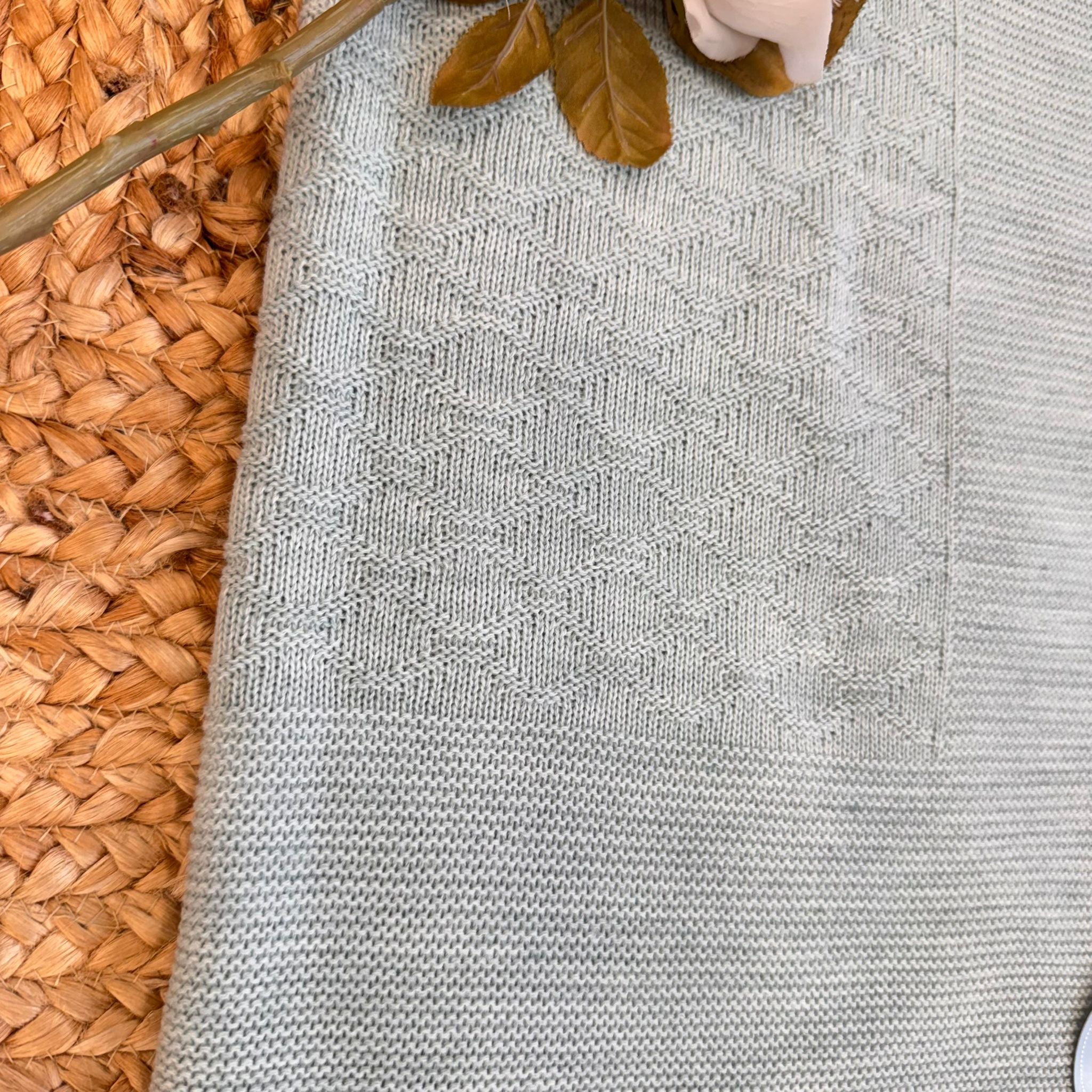 Copertina verde salvia unisex in maglia lavorata
