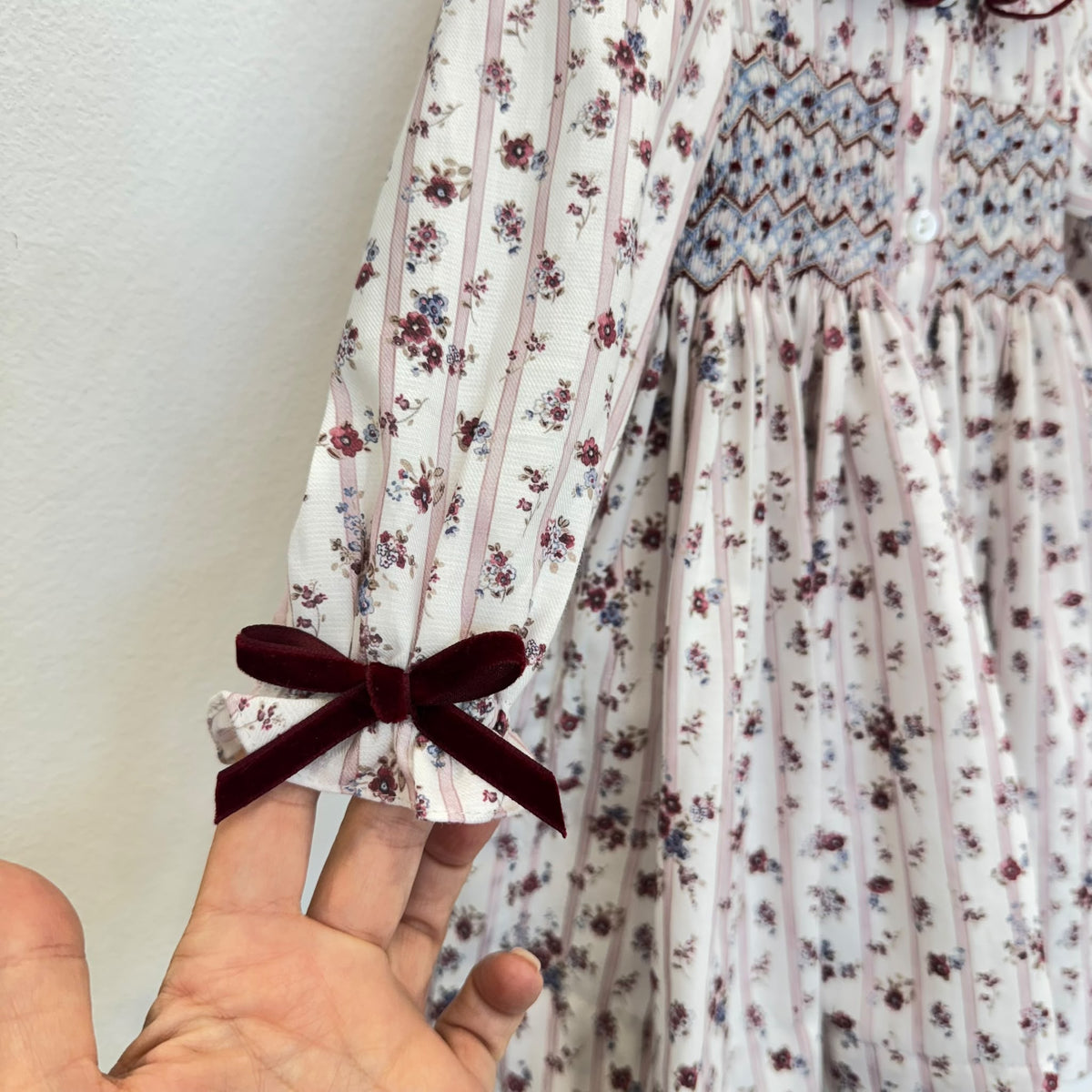 Abito bimba punto smock floreale con fiocchi in velluto bordeaux