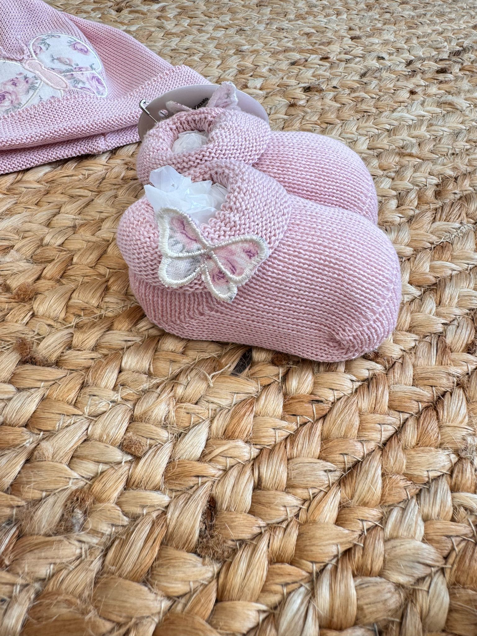 Scarpette rosa neonata con farfalla ricamata