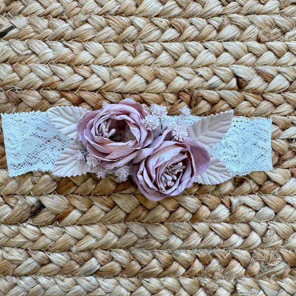 Fascia battesimo bimba in pizzo elasticizzato bianco con rose cipria